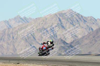 media/Dec-01-2025-Moto Forza (Mon) [[2daa91e15f]]/3-Beginner Group/Session 4 Turn 9/